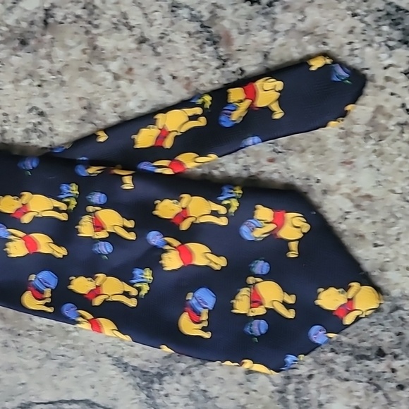 Vintage Pooh Tie - Picture 3 of 12